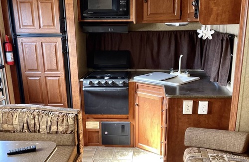 Meadview House | The Rambler Glamping Trailer - SkyWalk, Lake Mead, Site Seeing, Hiking,