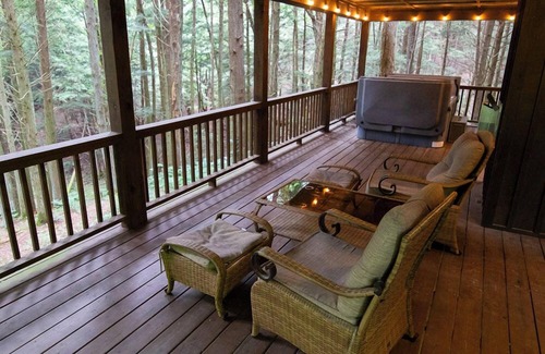 Logan Cabin | The Ravine - Hosted by The Chalets