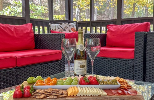 Basye House | The Ravine - Hot tub, 5BR, Gameroom, Fast WIFI, 4 min to Bryce & Pet Friendly