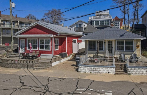 South Haven Cabin | The Red Haven on North Beach