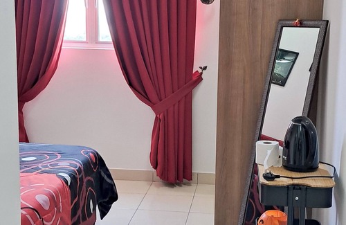 Kota Warisan Bed & Breakfast | The Red Room @ Alanis Residence Sepang, KLIA1 and KLIA2