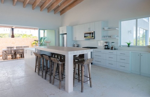Forbes Hill House | The Reef House - Luxury Beach House With Ocean Views From Every Bedroom