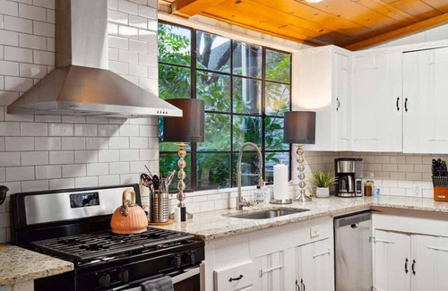 Old Enfield House | The Rendezvous | Spacious 8BR Austin Gem