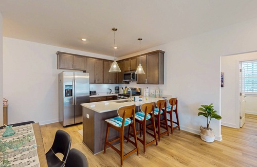 Rehoboth Beach Condo | The Residences at Rehoboth Bay condo w/community pool and patio