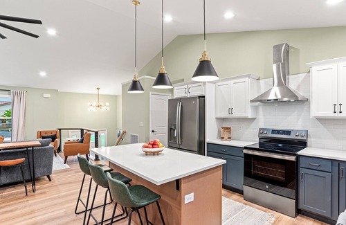 Harrisburg House | The Respite: Spacious beautiful new build, sleeps 8-10. 7 minutes from Hershey.