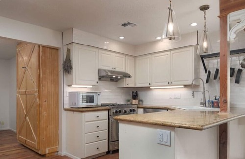 Harlow House | The Reunion Game House: 10 min walk to Autzen