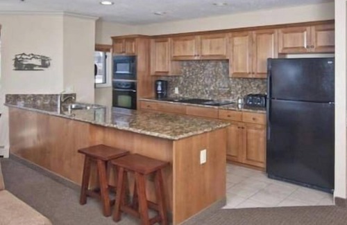Tahoe Village Apartment | The Ridge Resort & Spa, Fireplace, Hot Tub, Pool