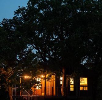 Elm Mott Other | The Robin Treehouse 15 MIN to Magnolia Baylor