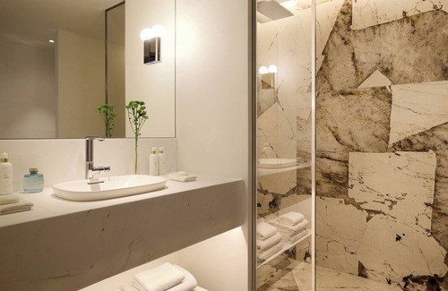 Vouliagmeni Hotel | The Roc Club, A Grecotel Hotel to Live