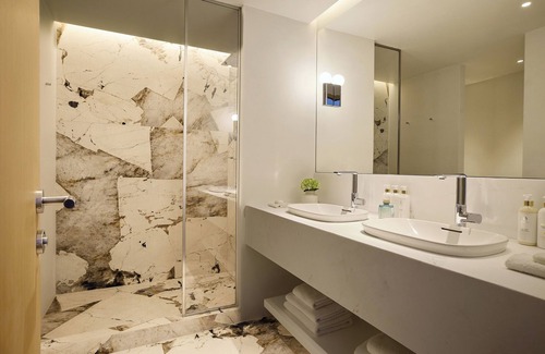 Vouliagmeni Hotel | The Roc Club, A Grecotel Hotel to Live