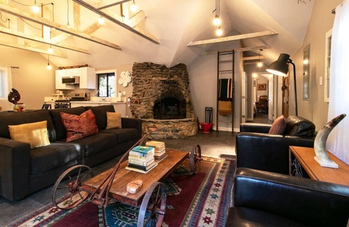Idyllwild Cabin | The Rockhouse/Green Door at 11 Chimneys