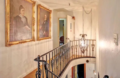 Jamestown Bed & Breakfast | The Rose Room at The Oaks Hotel