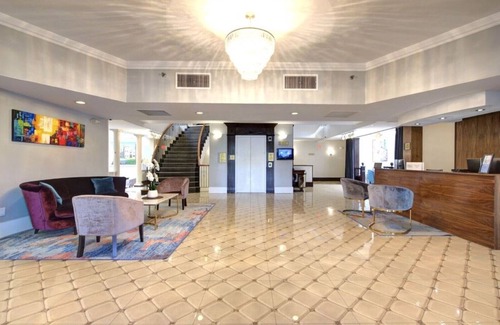 Roslyn Hotel | The Roslyn, Tapestry Collection by Hilton - One King Bed #4