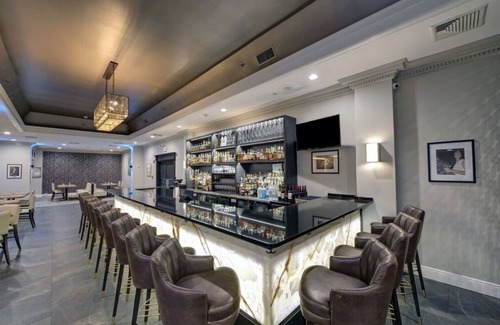 Roslyn Hotel | The Roslyn, Tapestry Collection by Hilton - One King Bed #5