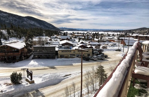 Grand Lake House | "THE ROUNDHOUSE" IN TOWN/360° LAKE & MTN VIEWS/2 DECKS/SLED IN & OUT TO TRAILS