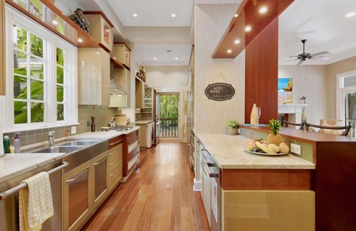 Bahama Village House | *THE ROYAL COMPOUND @ THE ANNEX* Lush Estate & Pool + LAST KEY SERVICES.