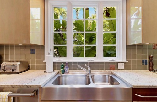 Bahama Village House | *THE ROYAL COMPOUND @ THE ANNEX* Lush Estate & Pool + LAST KEY SERVICES.