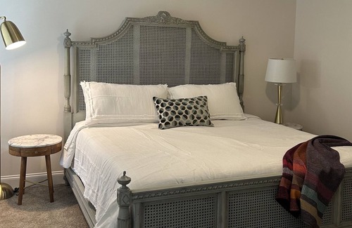 Pineville House | The Royal Oasis - Featured on Love is Blind S6