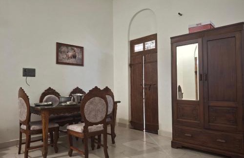 Mendarda Cabin | The Royal Relics
