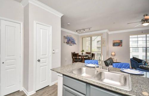 South Central Houston Apartment | The Royal Suite