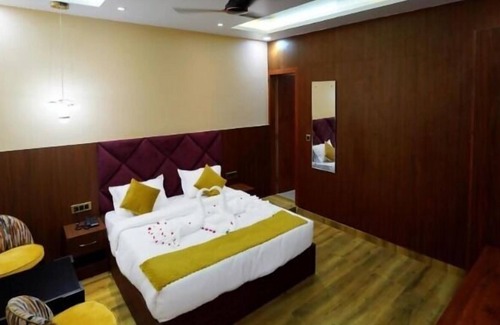 Alambagh Hotel | THE ROYALE AMOR HOTEL AND BANQUET HOTEL