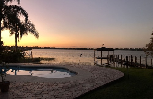 Winter Haven Cottage | The Russell Lake House
