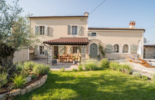 Flengi Villa | The rustic villa Allure in Istria with private pool
