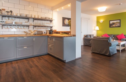 Bowmore House | The Saddlers House - the cheapest price per bed!