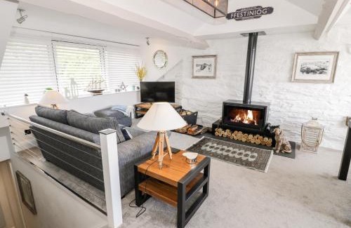 Borth-y-Gest Apartment | The Sail Loft
