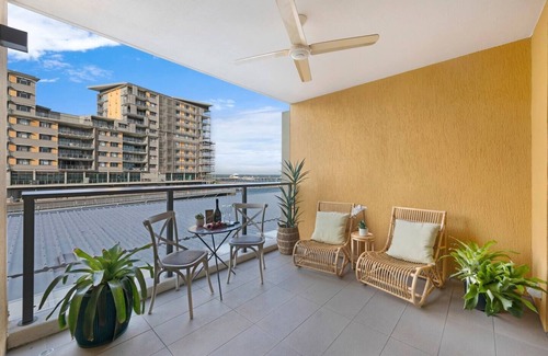 Darwin City Centre Apartment | The Salty Lagoon A Vibrant Retreat by the Water
