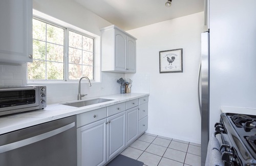 Pico Apartment | The "Sand & Sun Loft" HUGE & OPEN Space, Private Roof Deck, & Patios!