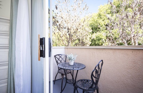 Pico Apartment | The "Sand & Sun Loft" HUGE & OPEN Space, Private Roof Deck, & Patios!