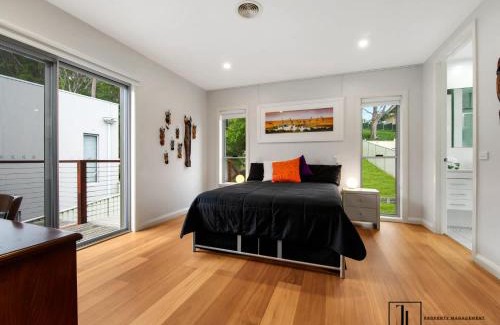 Long Beach Apartment | The Sandcastle