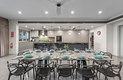 Margate House | "The Sands on Margate Beach" - Margate Q 4019