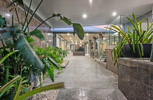 Margate House | "The Sands on Margate Beach" - Margate Q 4019
