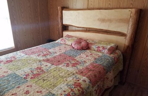 Genoa House | The Sandstone - A 3BR, 2BA Deluxe Log Cabin