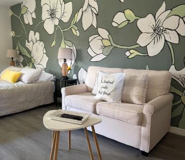 Sanford House | The Sanford Foodie Guest House
