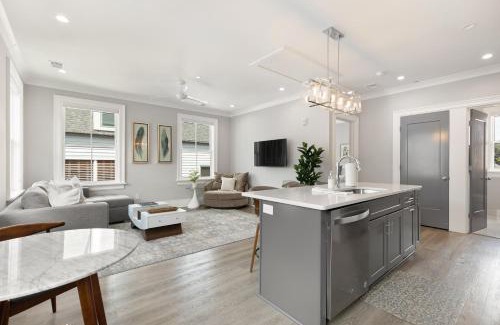 Cannonborough Elliotborough Apartment | The Santee Suite at 122 Spring