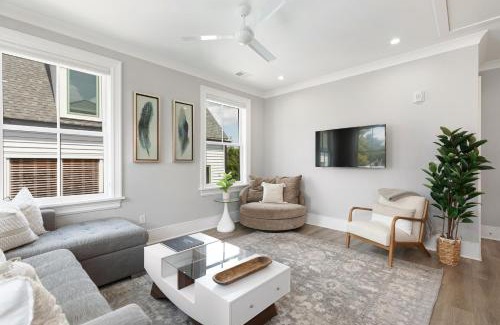 Cannonborough Elliotborough Apartment | The Santee Suite at 122 Spring