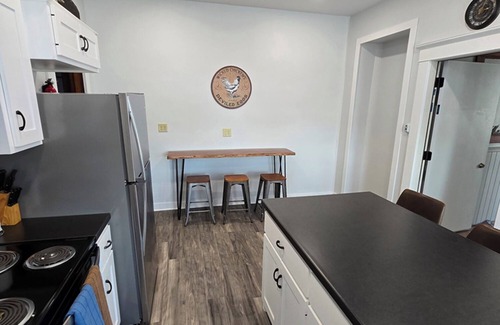 Sleepy Eye Apartment | The Sarah Jean Suite
