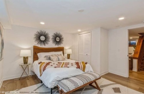University Heights House | The Scandinavian-Blocks from Kinnick stadium/UIHC