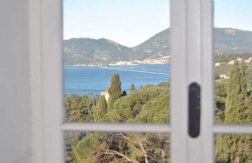 Pugliola Apartment | The sea in a room