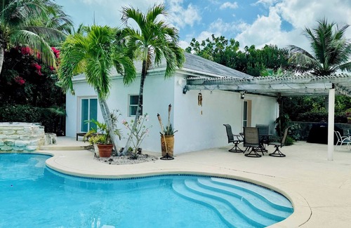 The Bight Cottage | The Seagate-Coconut Cabana.Walking distance to The Best snorkeling on Grace Bay