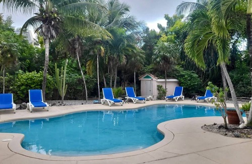 The Bight Cottage | The Seagate-Coconut Cabana.Walking distance to The Best snorkeling on Grace Bay