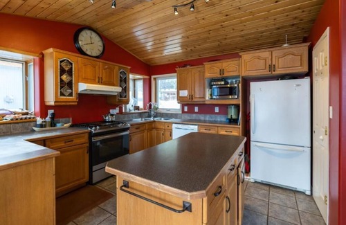Kaslo House | The Sentinel - Retreat Home near Mirror Lake