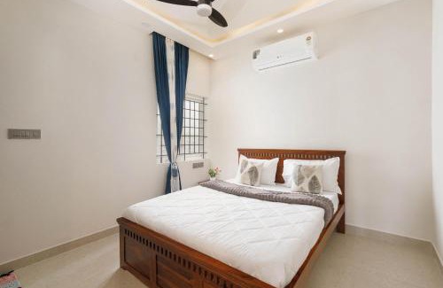 Hosur Apartment | The Serenity Haven by StayJadePrivate PoolLawn