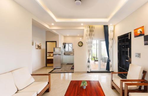 Hosur Apartment | The Serenity Haven by StayJadePrivate PoolLawn