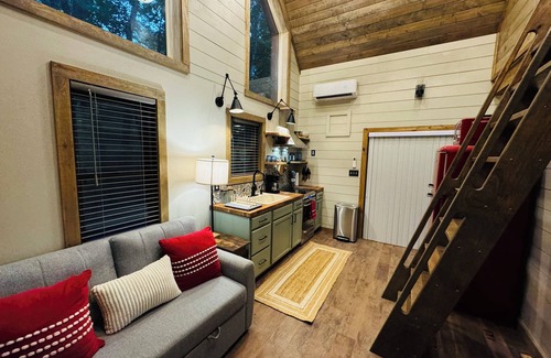 Boonville Cottage | “The Shack” on Farmers Creek. Tree house Tiny house