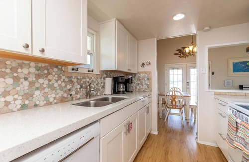 Port Aransas House | The Shell House | Private Pool | Pet Friendly