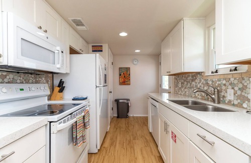 Port Aransas House | The Shell House | Private Pool | Pet Friendly